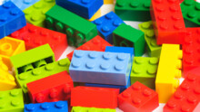 Cloud Native: More Responsibility via Decoupling Software Building Blocks and Connectivity